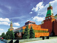 Lenin-Mausoleum auf dem Roten Platz an der Kreml-Mauer