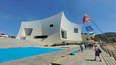 Das modernistische Tagungszentrum in Aguilas