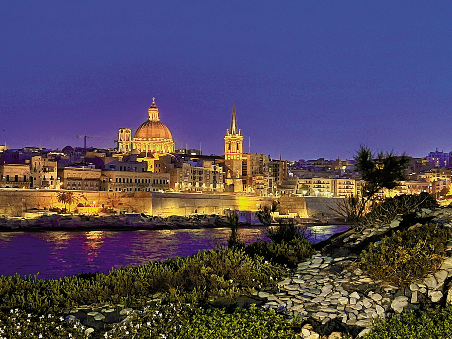 Stolz thront die St. John’s Kathedrale über dem abendlichen Valletta