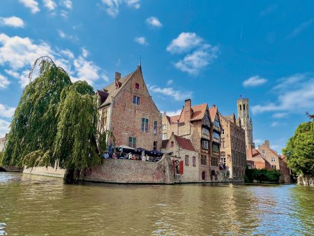 Brügge - Das Haus Perez de Malvenda im Zentrum der weitverzweigten Kanäle des Flüßchens Reie